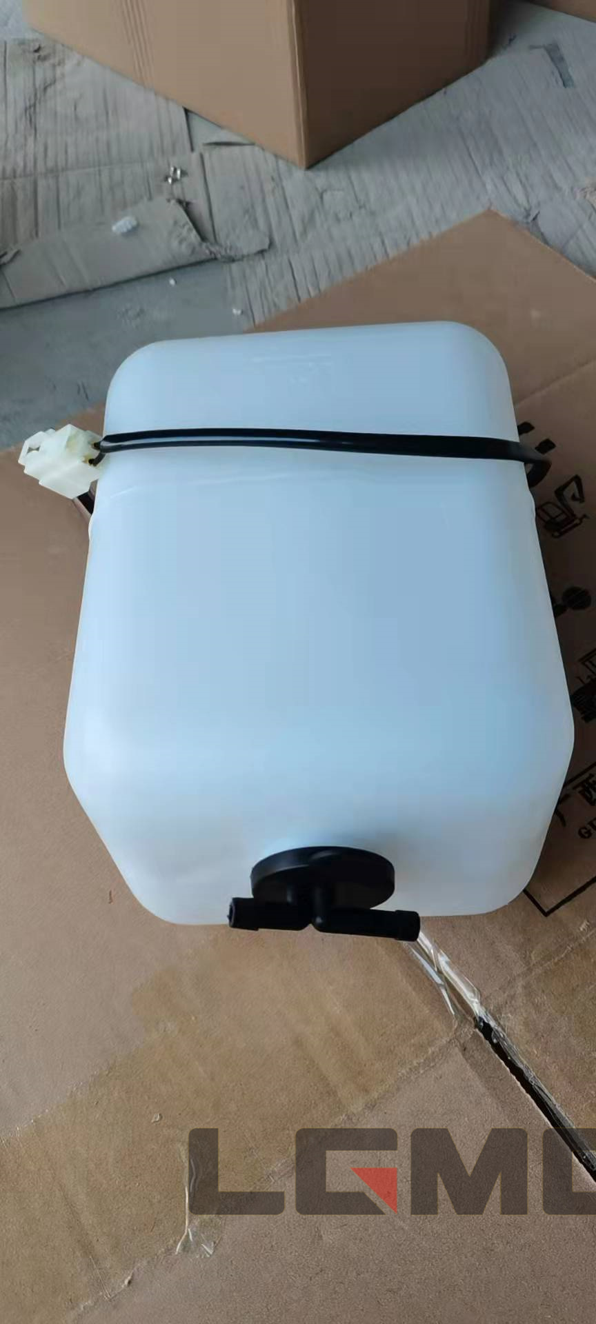 Auxiliary water tank E215B