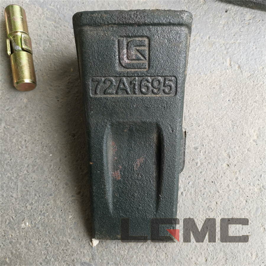 72A1695 Bucket teeth
