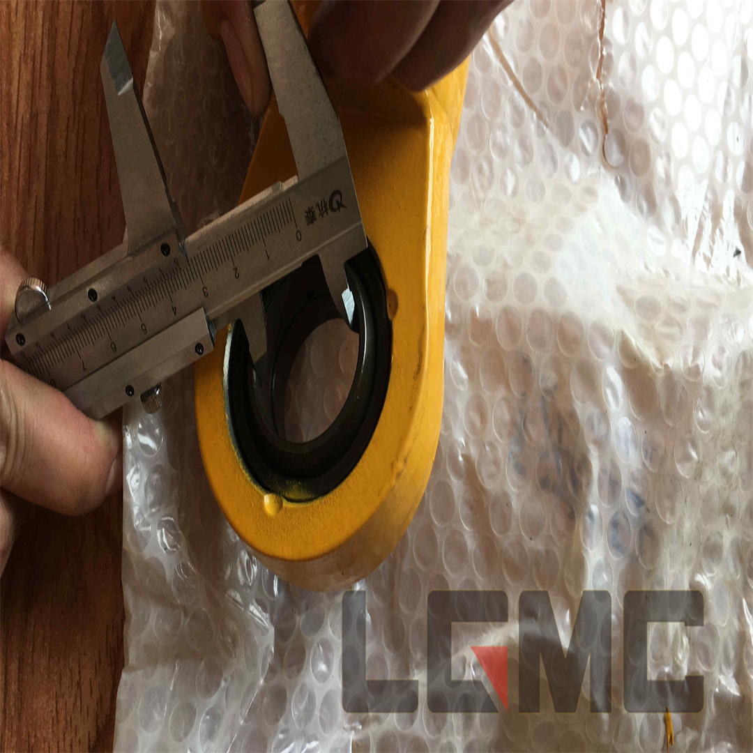 10C0523 Front wheel steering cylinder