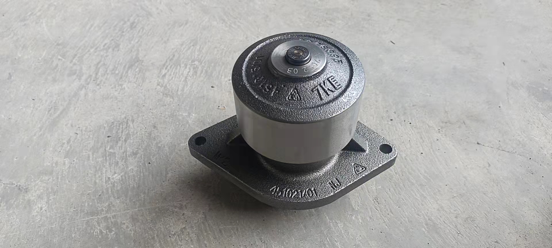 3285410 WATER PUMP WITH SEAL Liugong Loader Part